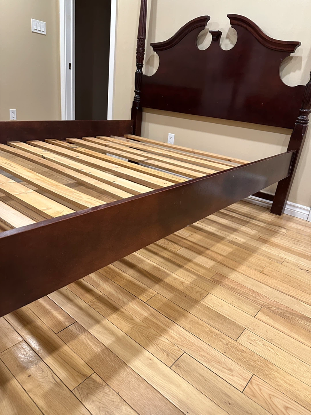 Solid Cherry Wood Queen Bed / Removable Poles (CAN DELIVER) - photo 3