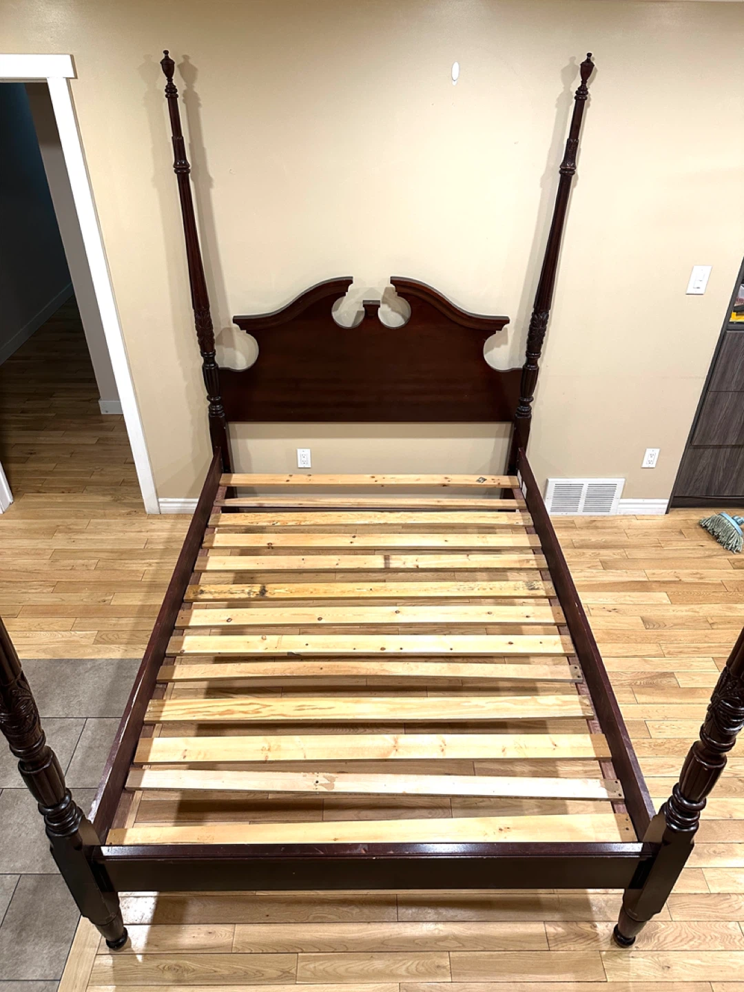Solid Cherry Wood Queen Bed / Removable Poles (CAN DELIVER)