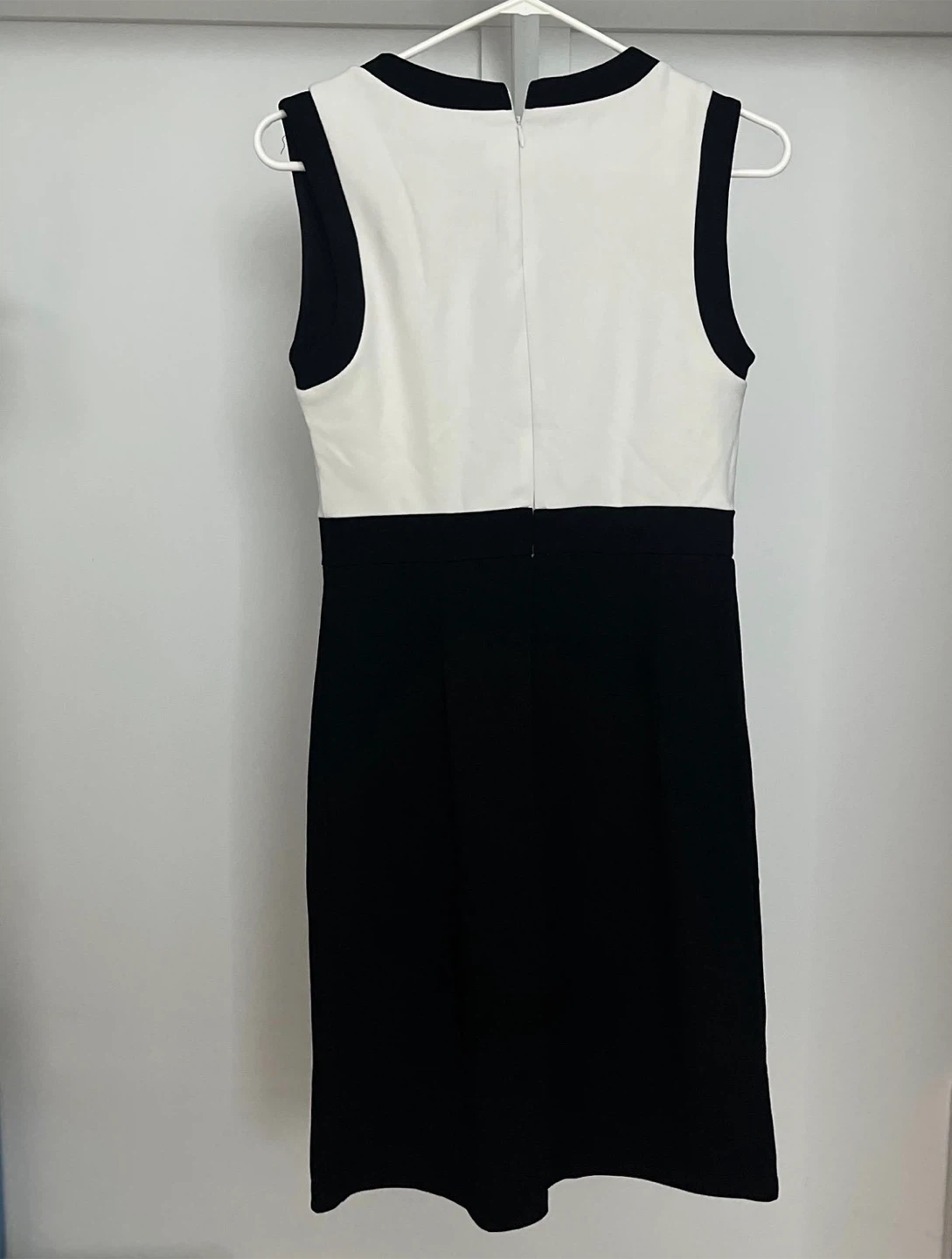 White and Black Sleeveless Dress 🏆 - photo 2