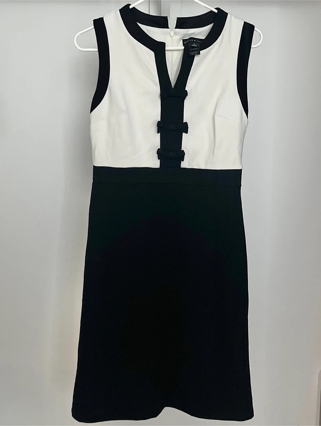 White and Black Sleeveless Dress 🏆