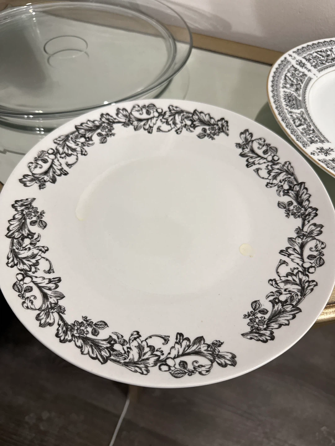 Glass Cake/Pie Plate and Decorative Plates - photo 3