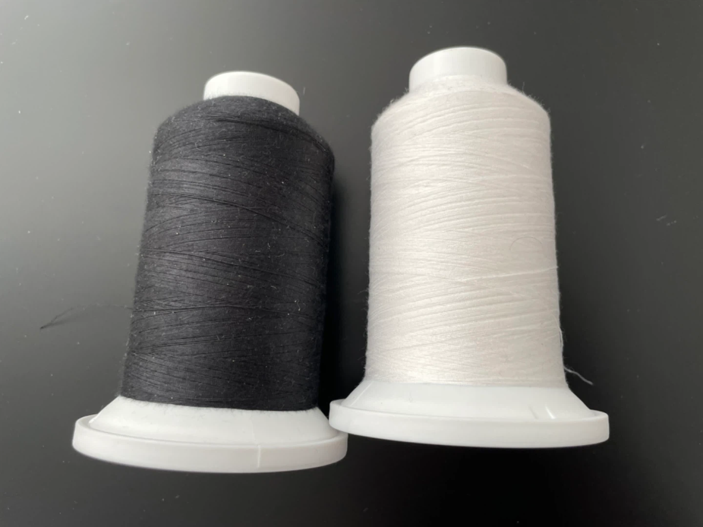 2x Coats & Clark Professional All Purpose Thread (Black & White)