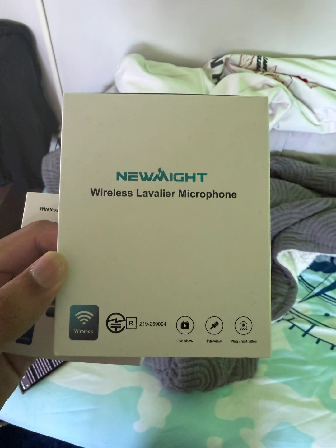 NEWaIGHT Wireless Lavalier Microphone
