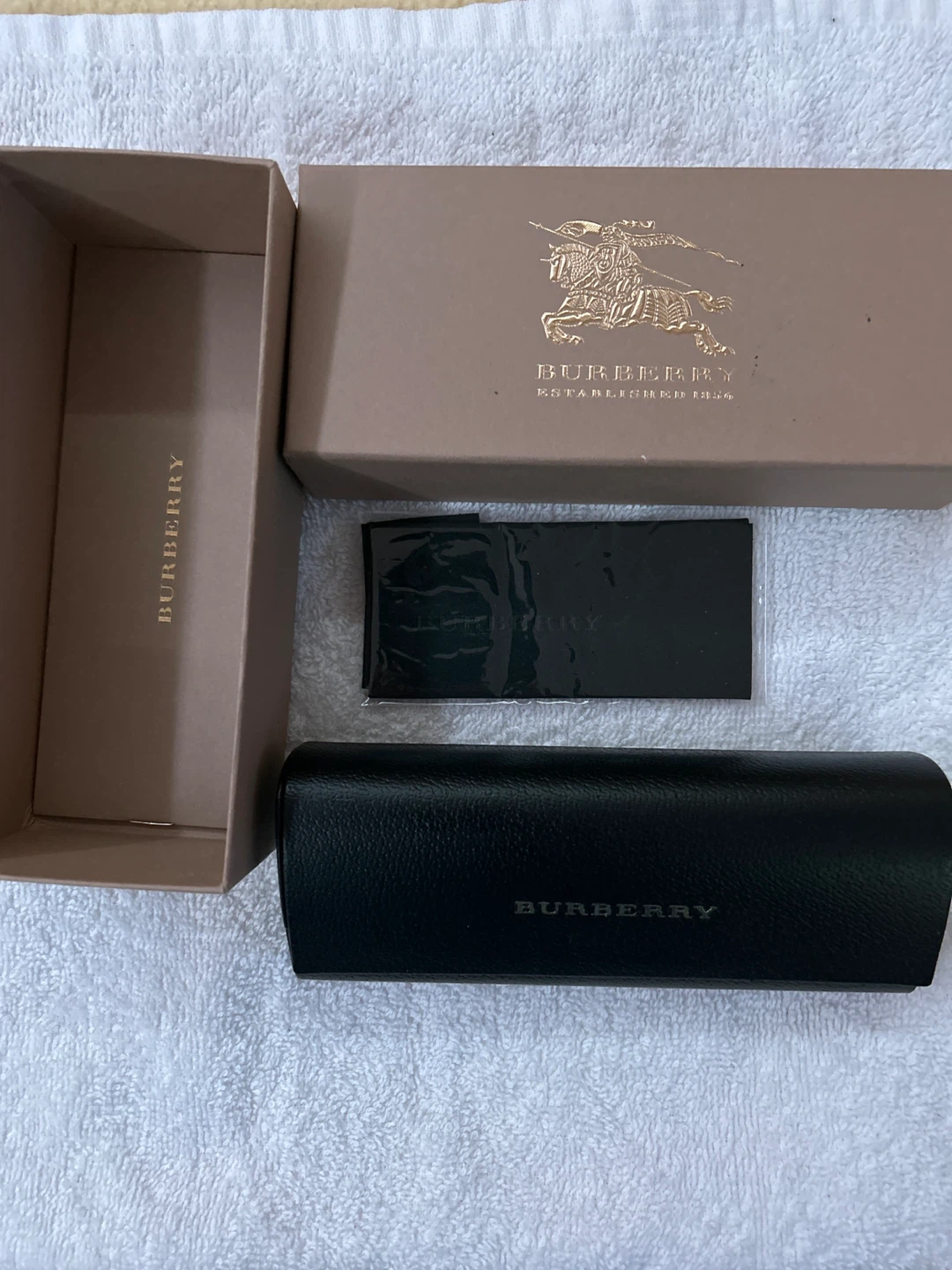 Burberry Eyeglass Case with Box 🏆 - photo 4