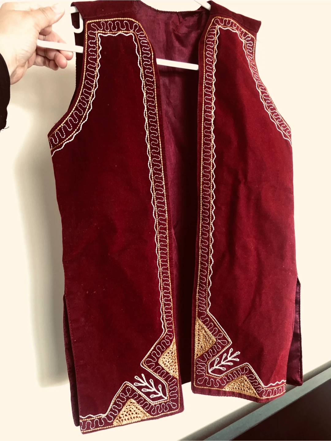 🏆 Maroon Velvet Vest with Gold Embroidery - photo 2
