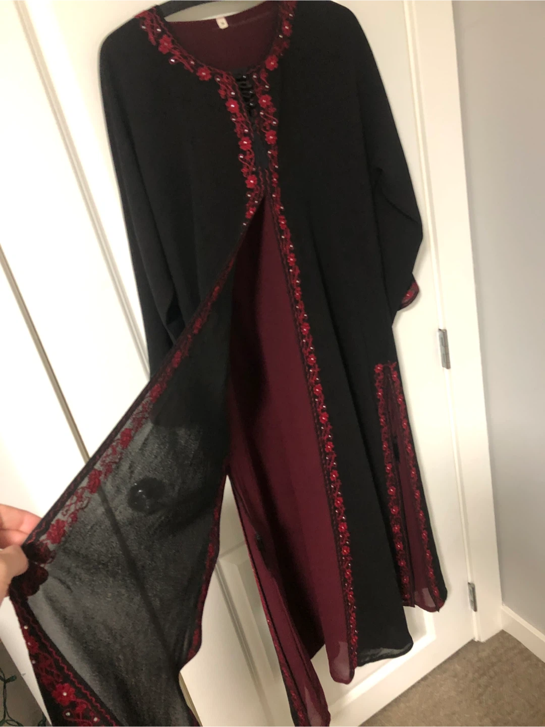 🏆 Black Abaya with Red Embroidery - Size M - photo 4