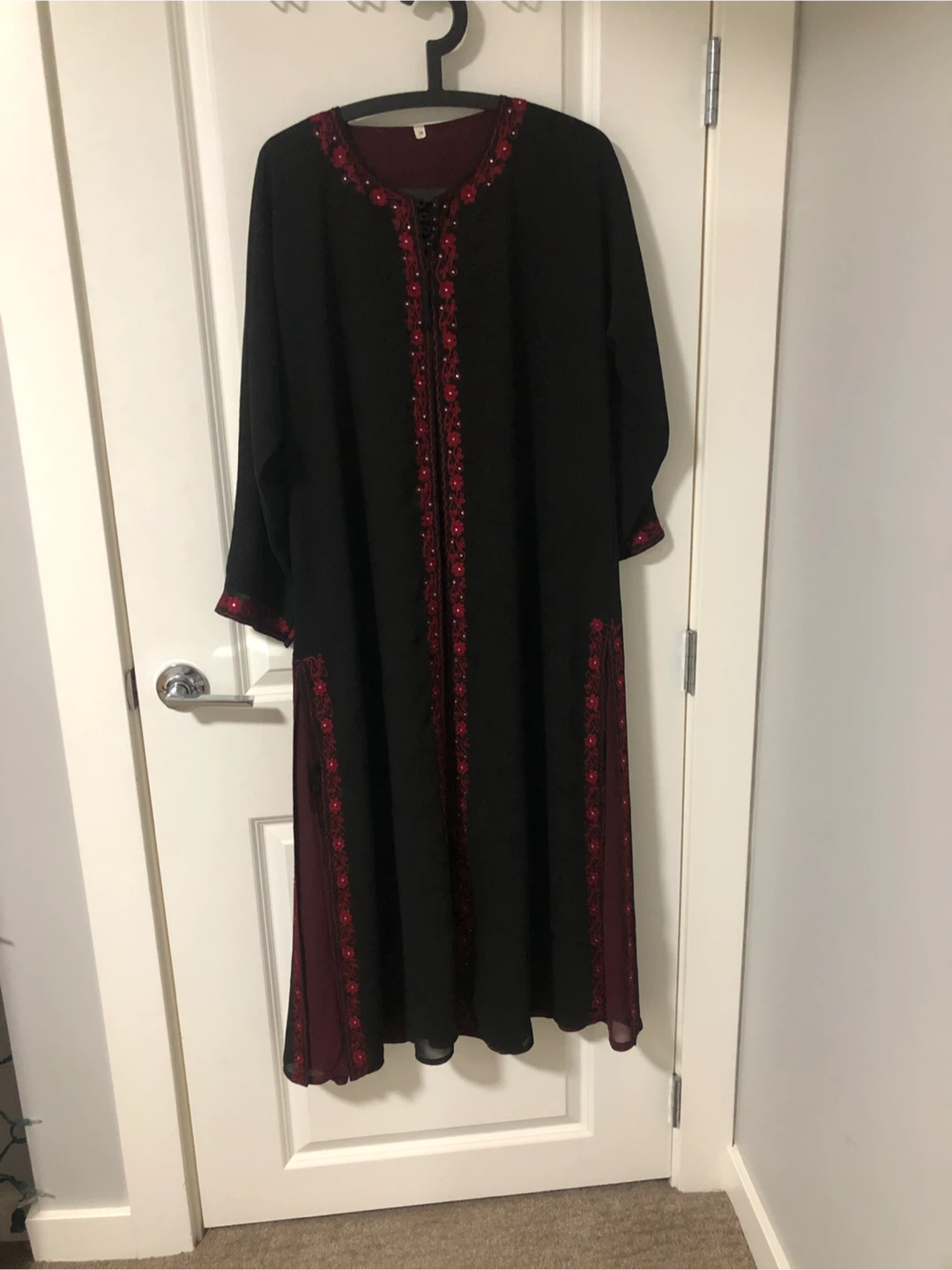🏆 Black Abaya with Red Embroidery - Size M - photo 3
