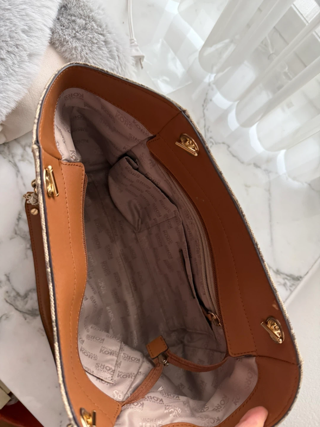 Michael Kors Signature Logo Tote - Great Condition - photo 2