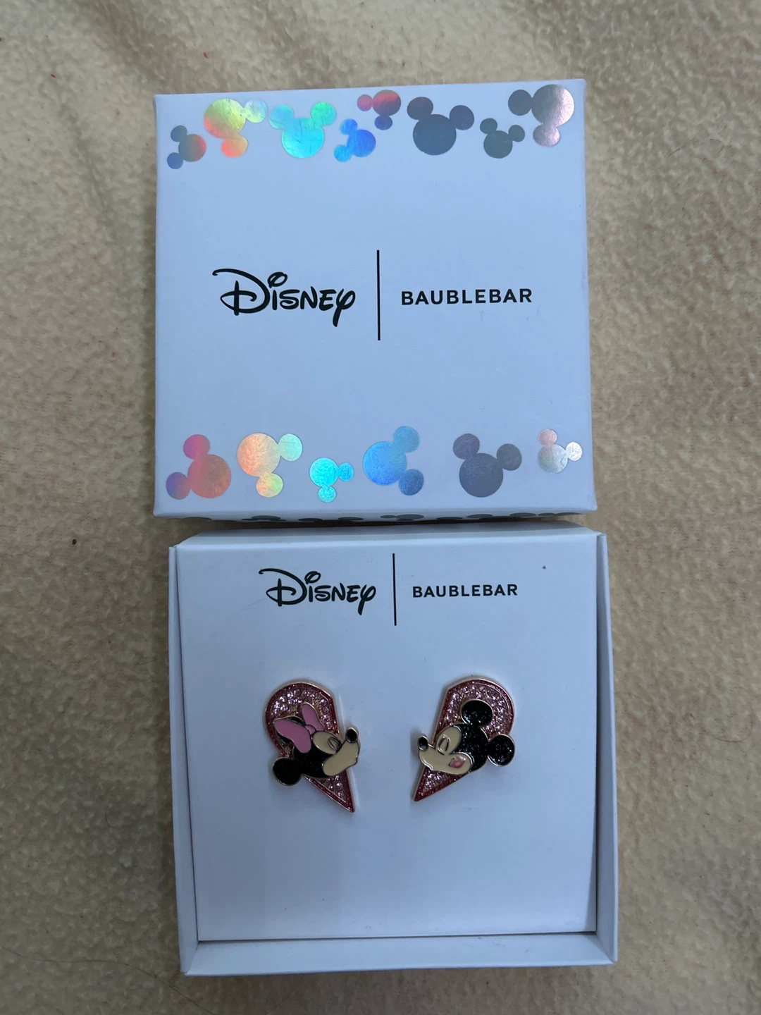 Disney Minnie Mouse Heart Earrings 🏆