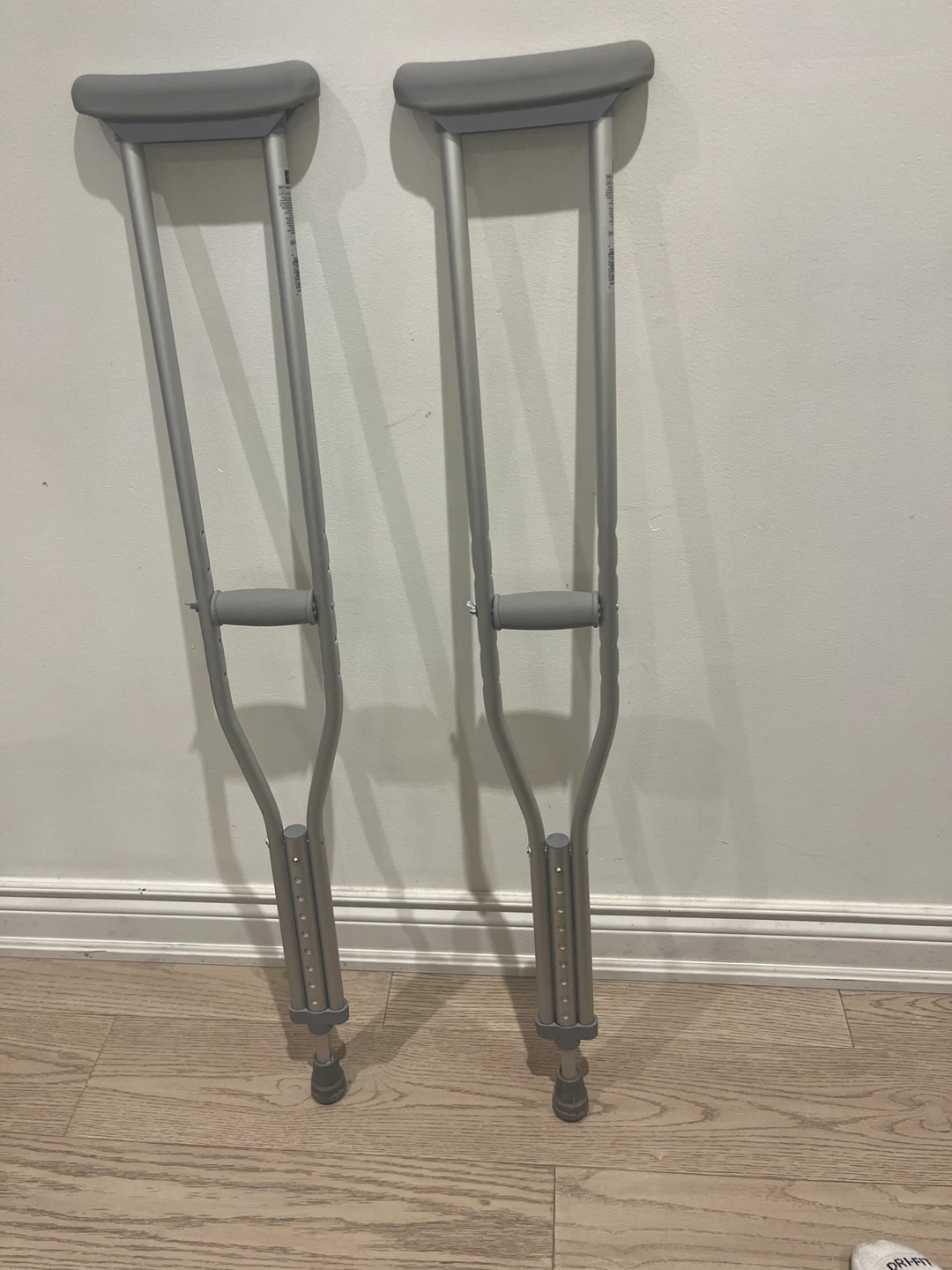 M D-Series Crutches