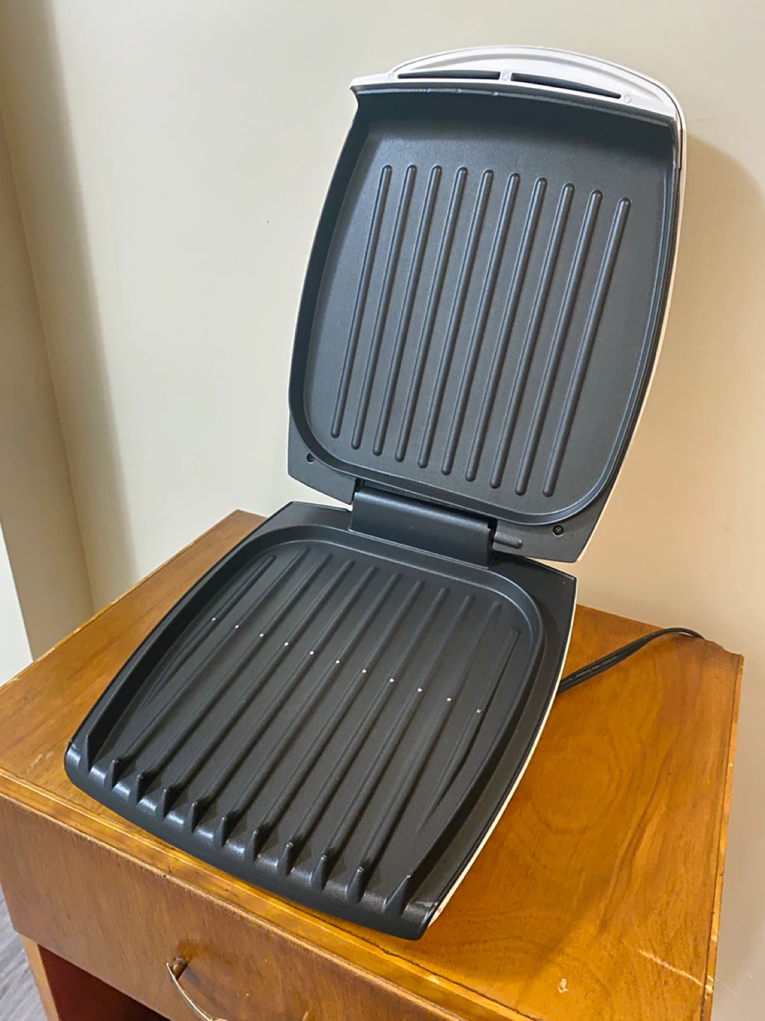 George Foreman Grill w/ Drip Trays – Works Well - photo 3