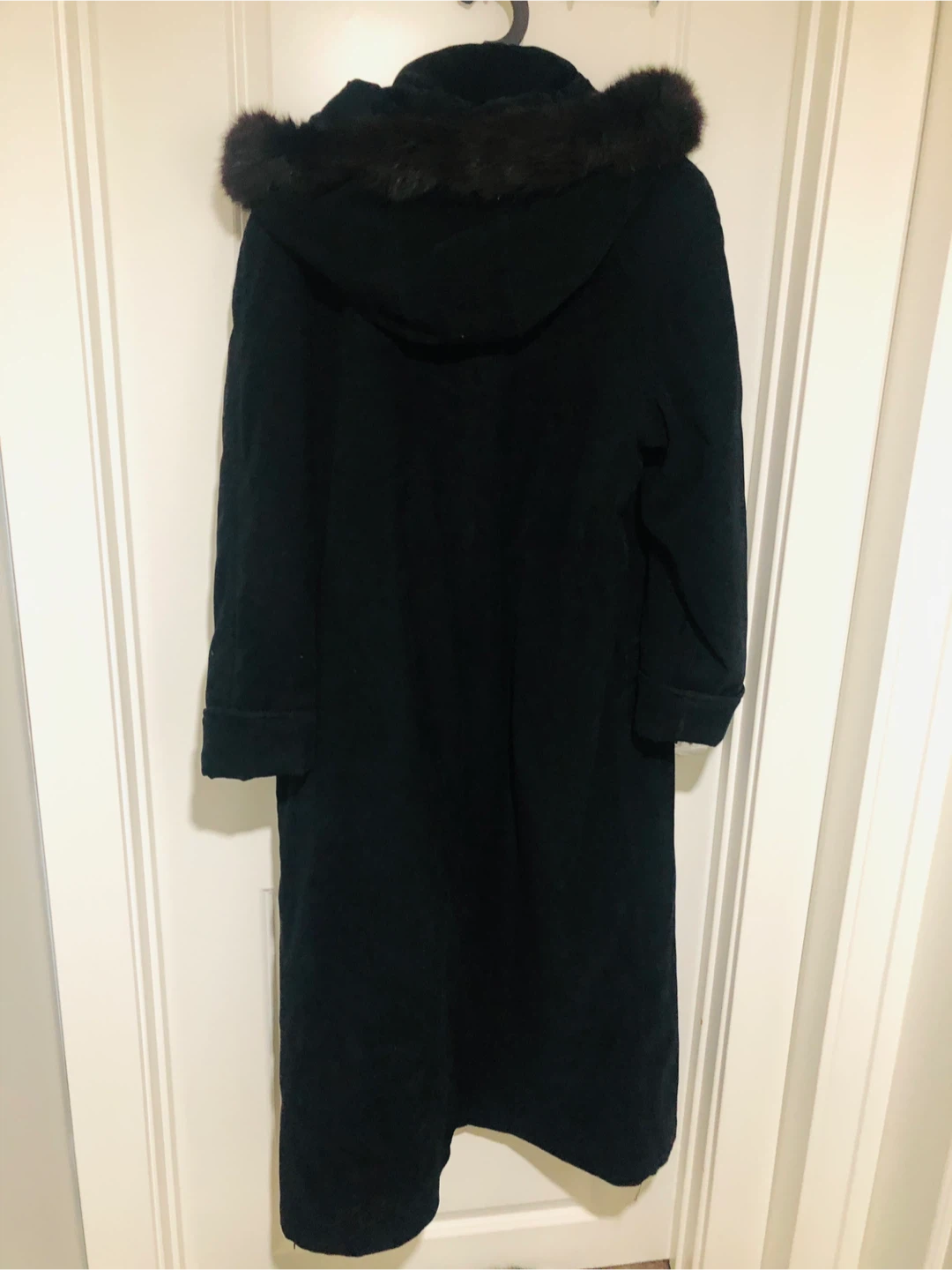 🏆 ladies Black winter coat with fur-trimmed hood