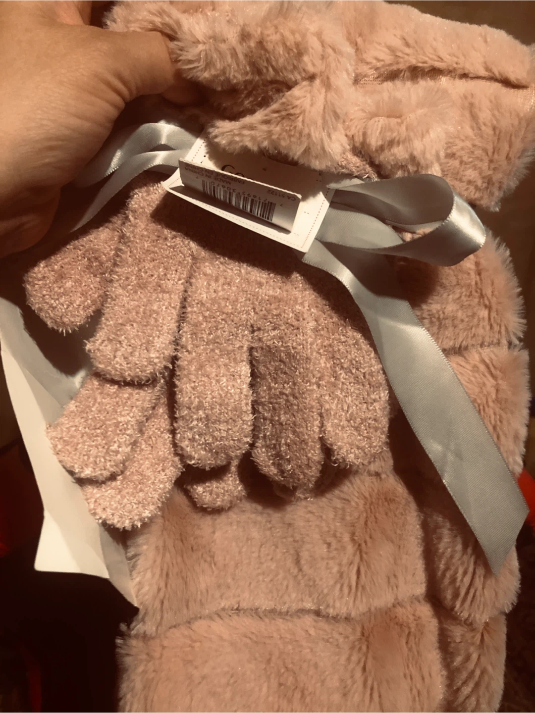 🏆 George0s Plush Throw Blanket & Gloves Set - photo 4