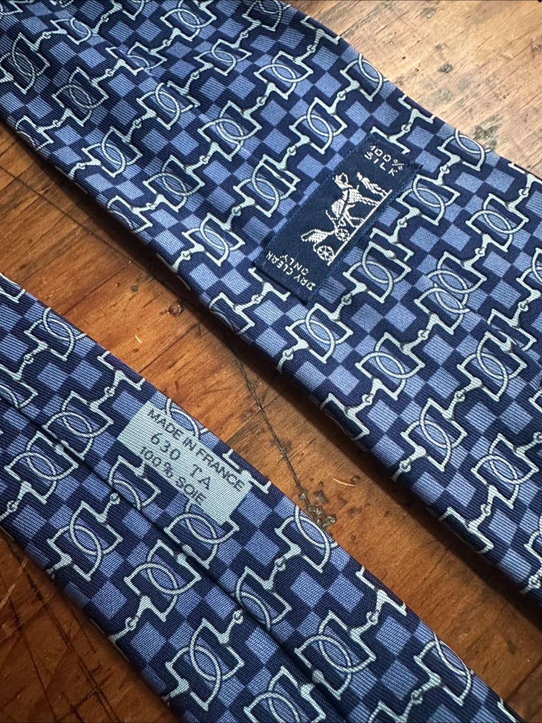HERMÈS 100% Silk Blue Equestrian Chain-Link Pattern Tie - photo 4