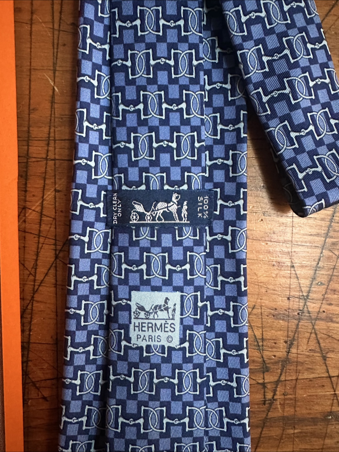 HERMÈS 100% Silk Blue Equestrian Chain-Link Pattern Tie - photo 3