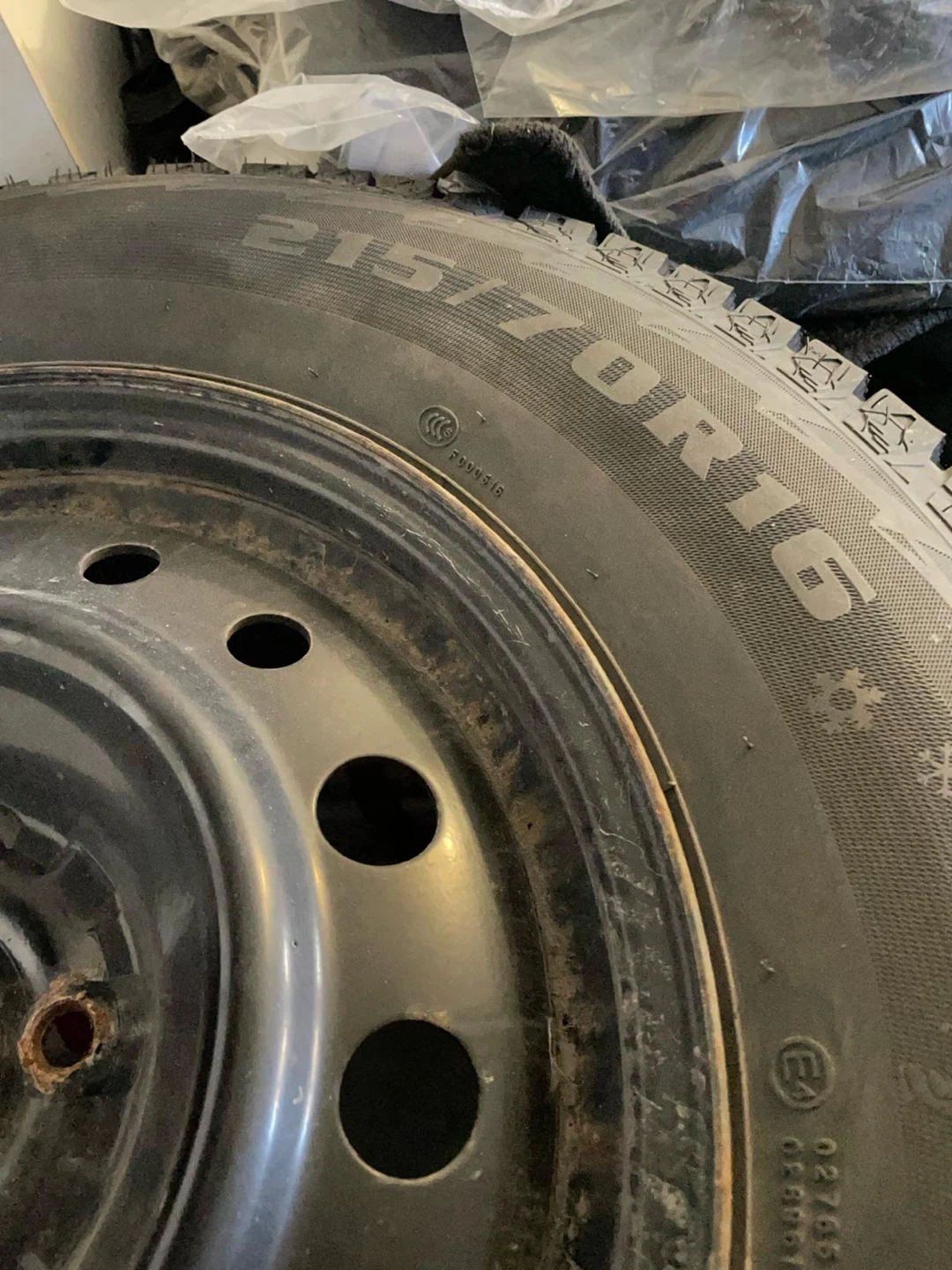 215/70R16 Winter Tire on Rim
