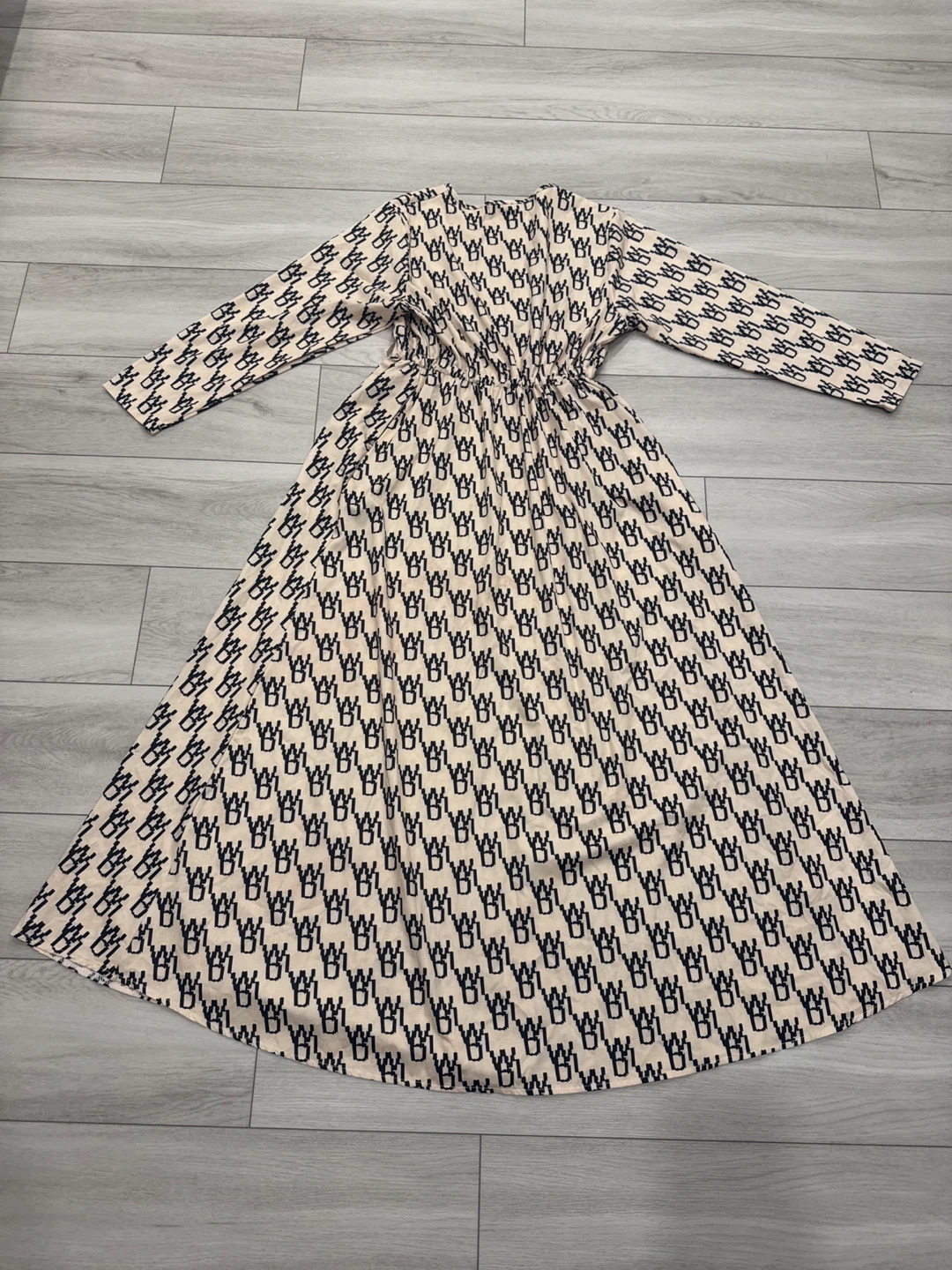 Sunda Fashion Beige and Monogram Dress - photo 2