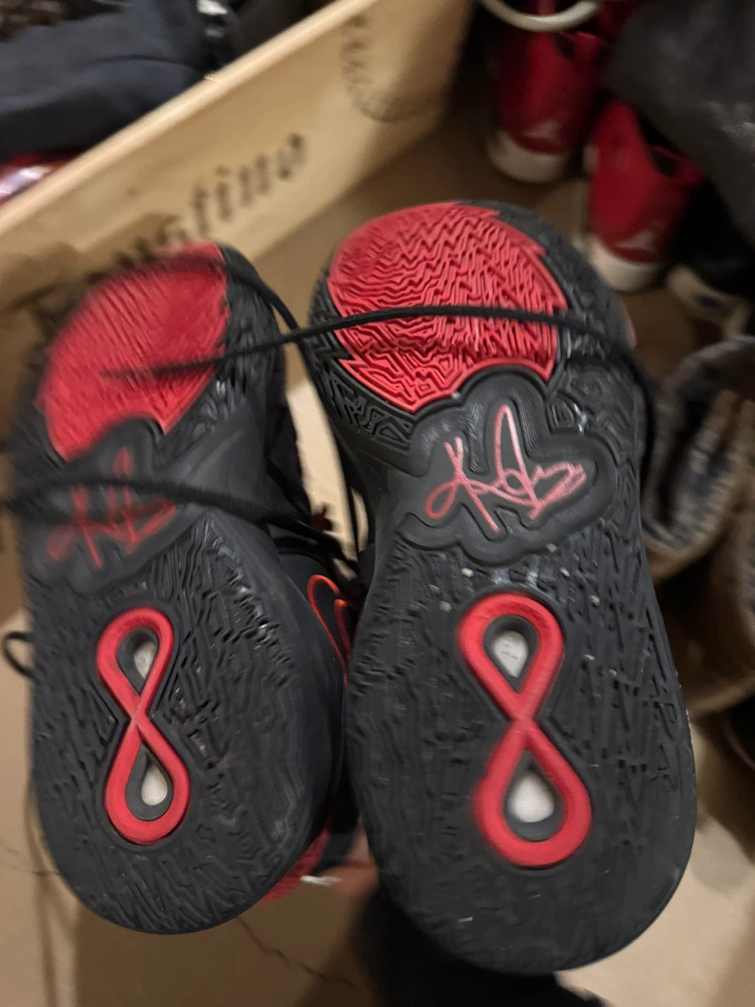 Nike Kyrie 8 Basketball Shoes Size 10.5