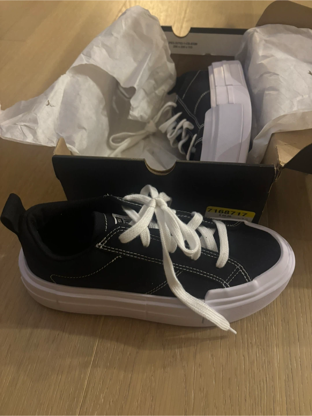Converse platform running shoes