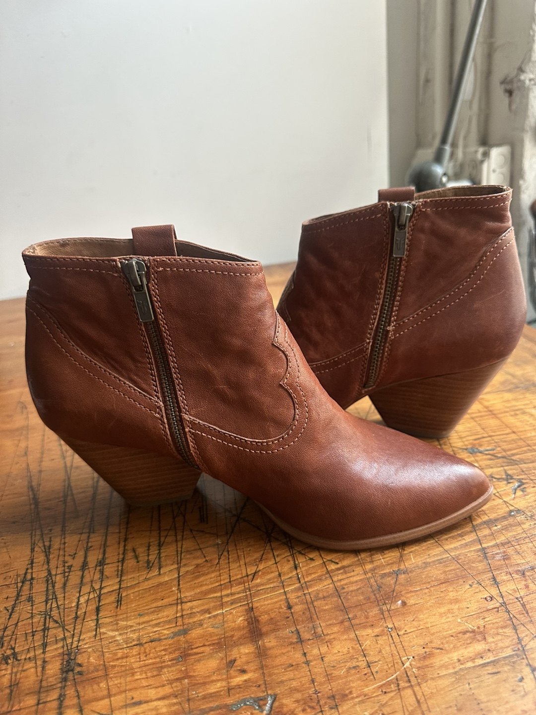 FRYE Reina Cognac Leather Stitch Detail Western Booties Size 10 - photo 2