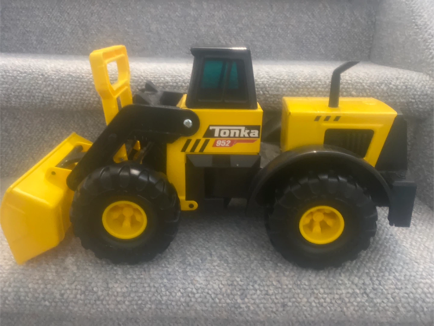 Tonka 952 Wheel Loader Toy Truck
