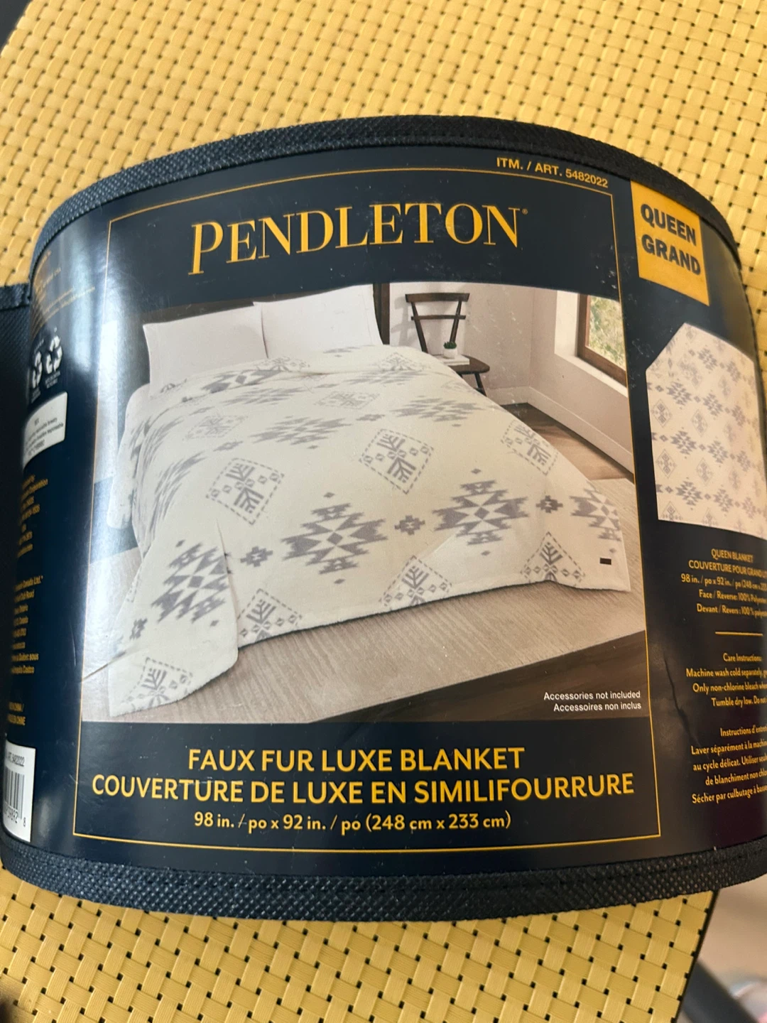 "🏆 Pendleton Queen Grand Faux Fur Luxe Blanket