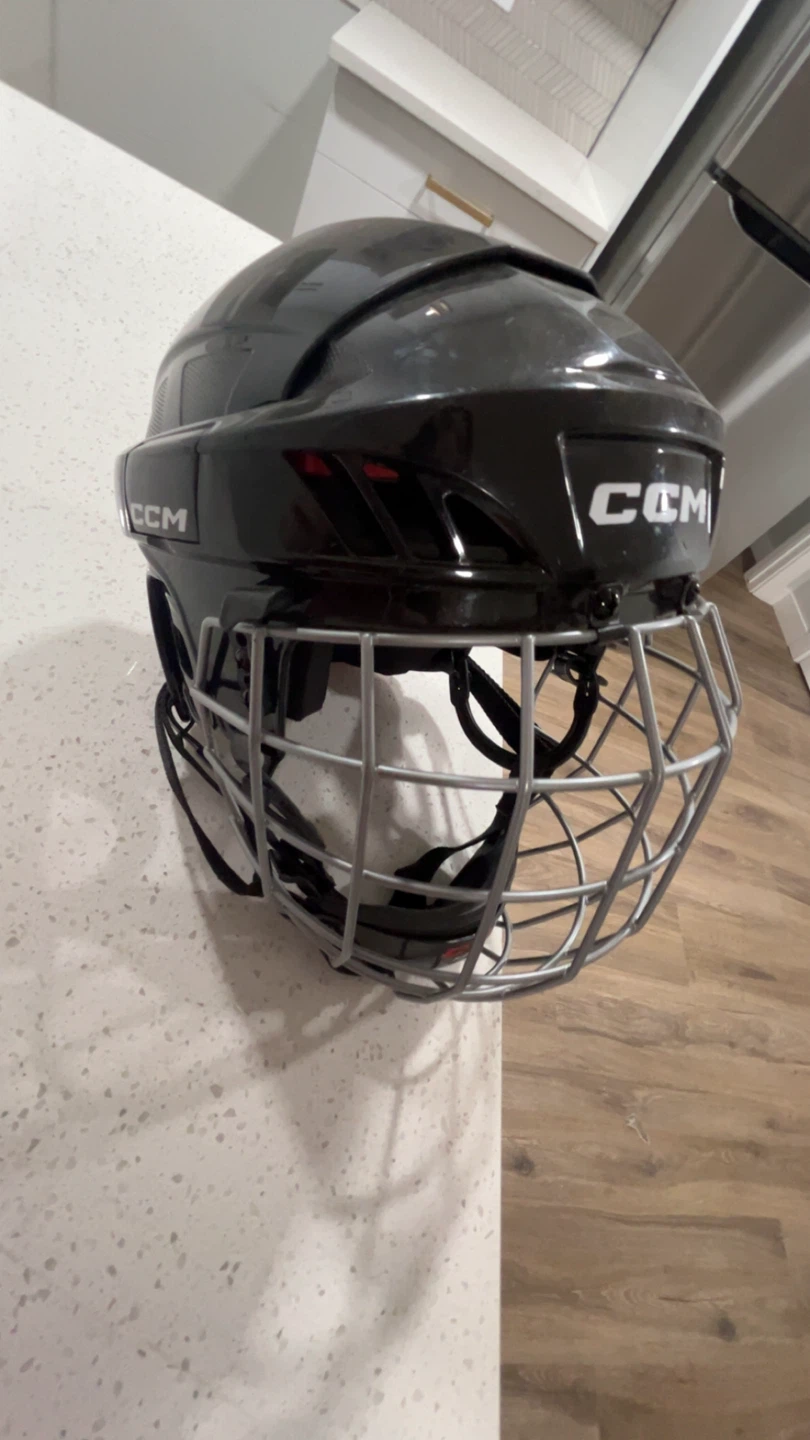 CCM XT20 Hockey Helmet with Cage - Size L
