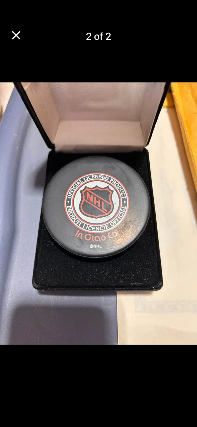 NHL Maple Leaf Gardens "Memories & Dreams" Commemorative Puck - photo 2