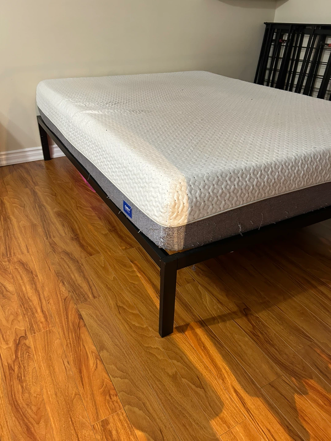 Queen size bed frame and Endy Mattress 🏆 - photo 4