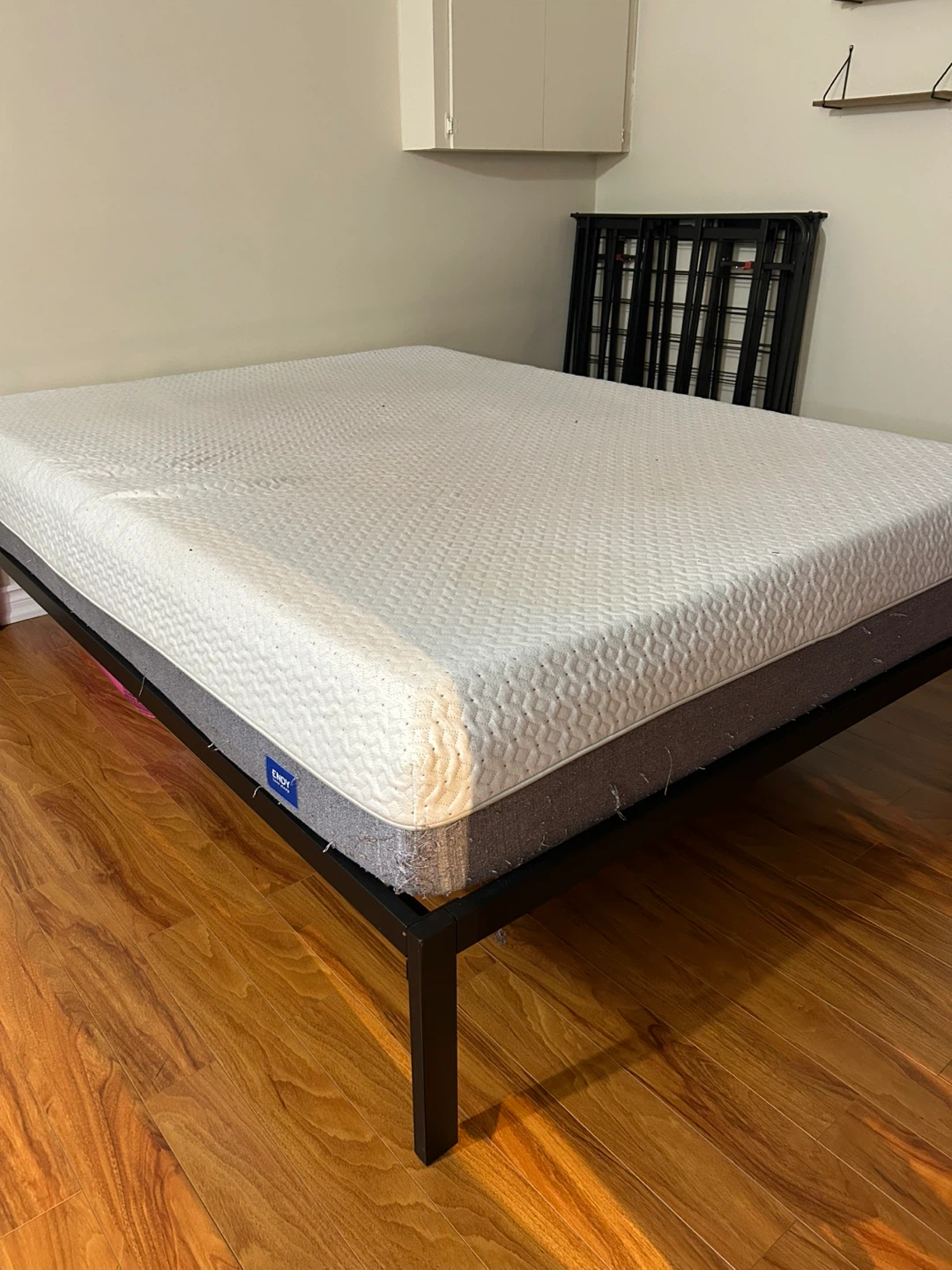 Queen size bed frame and Endy Mattress 🏆 - photo 2