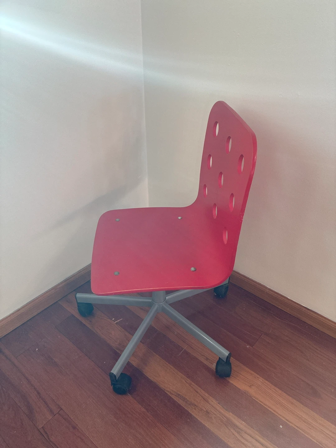 Red Swivel Desk Chair with Wheels - photo 4