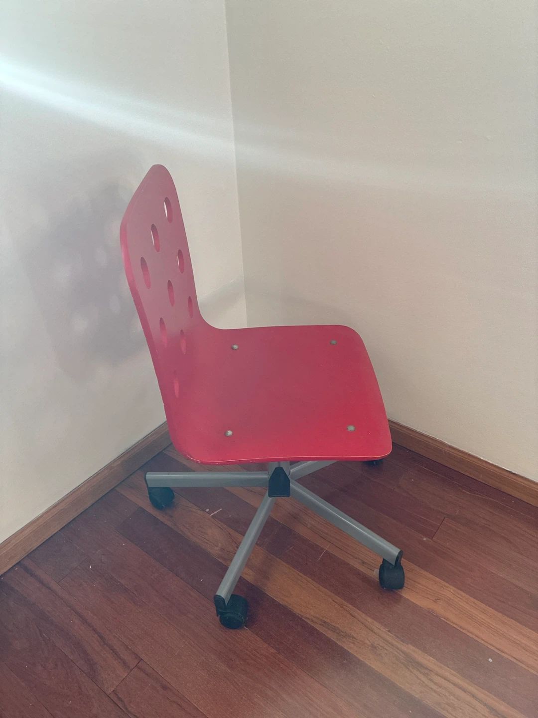 Red Swivel Desk Chair with Wheels - photo 2