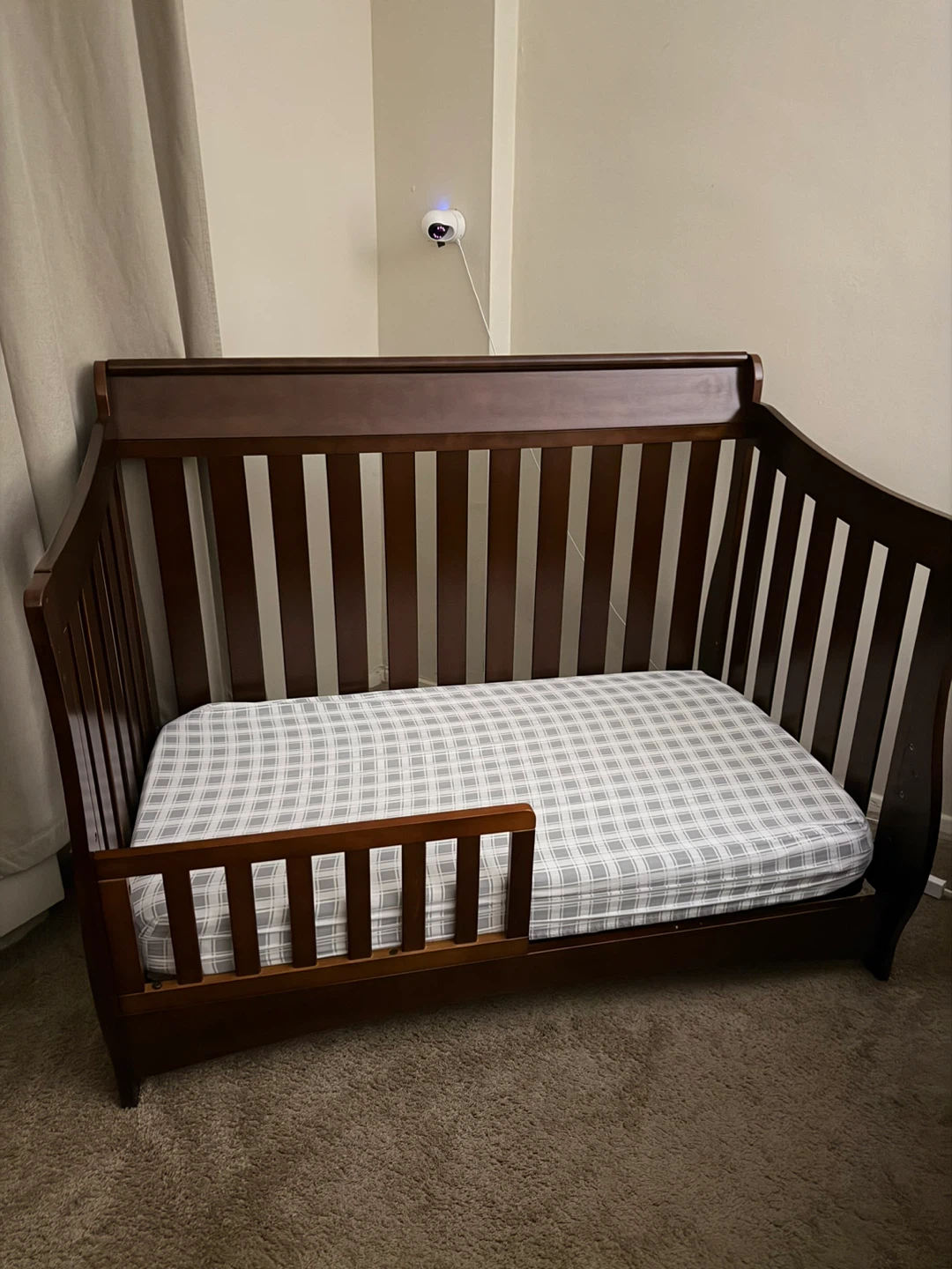 Delta Children convertible crib and toddler bed