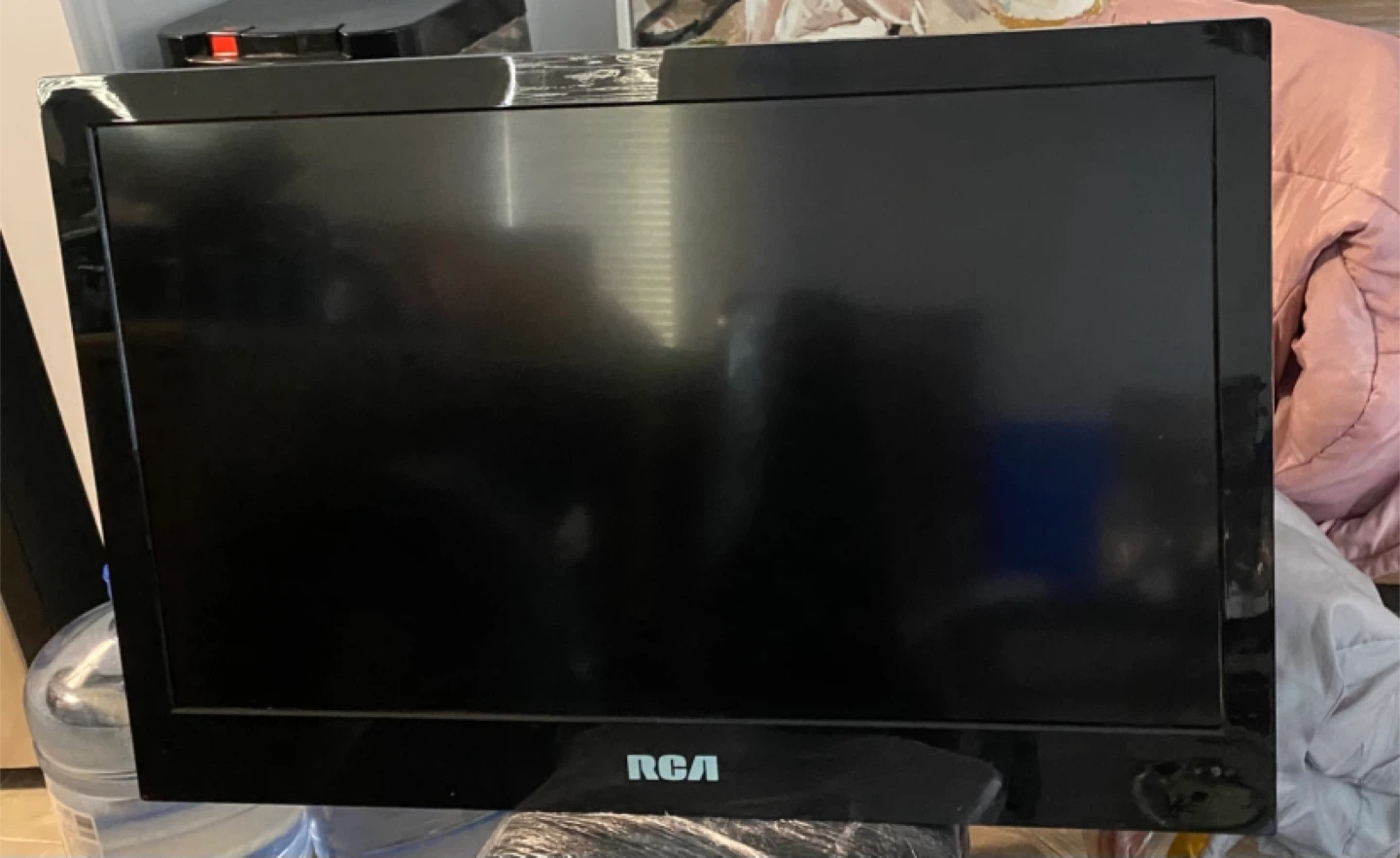 RCA 42" FHD LCD TV RLC4283A - photo 2