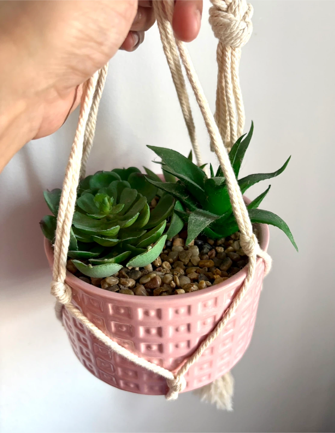 Pink ceramic macrame hanger with faux succulent 🏆 - photo 2