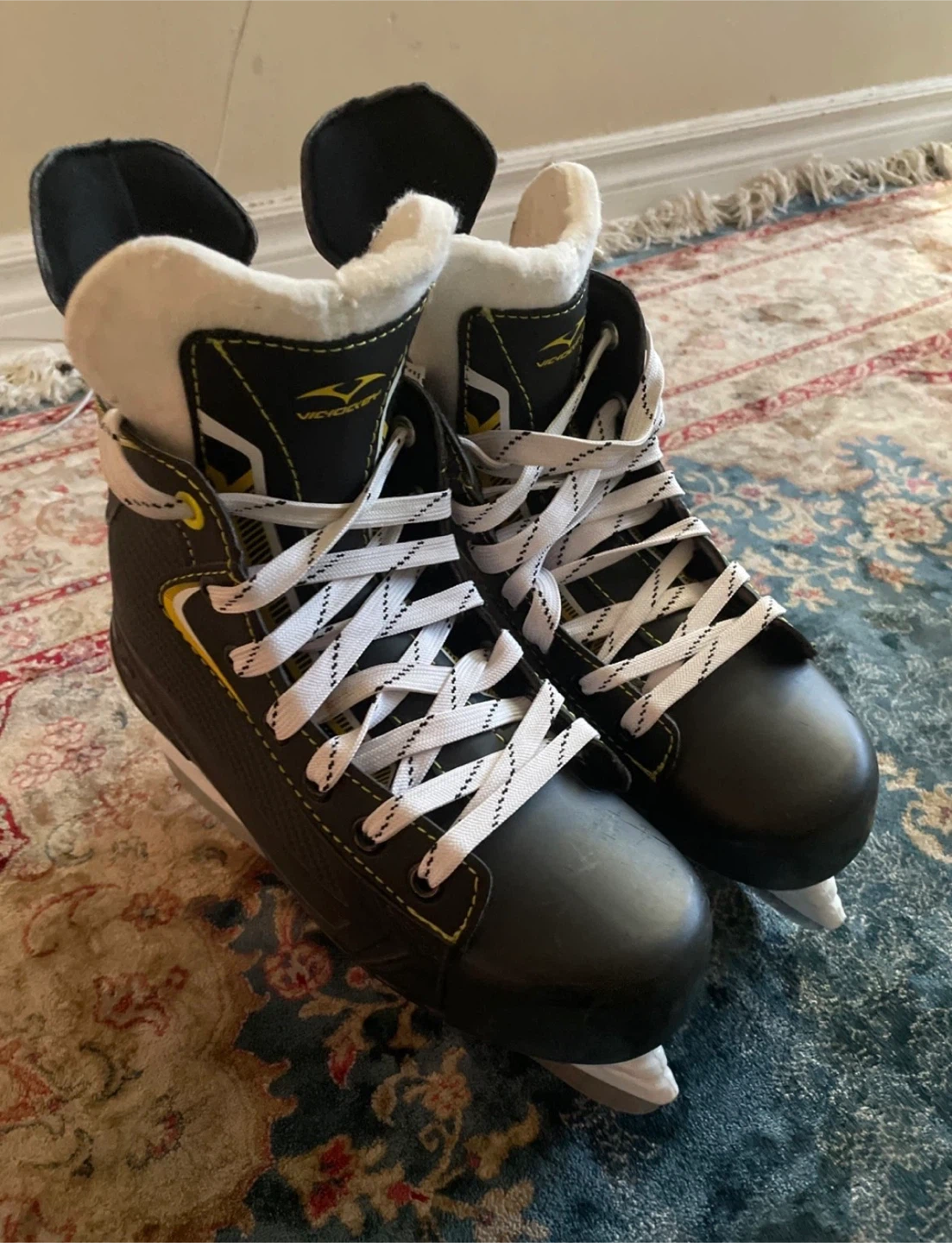 Vic hockey ice skates! 🏆 - photo 3