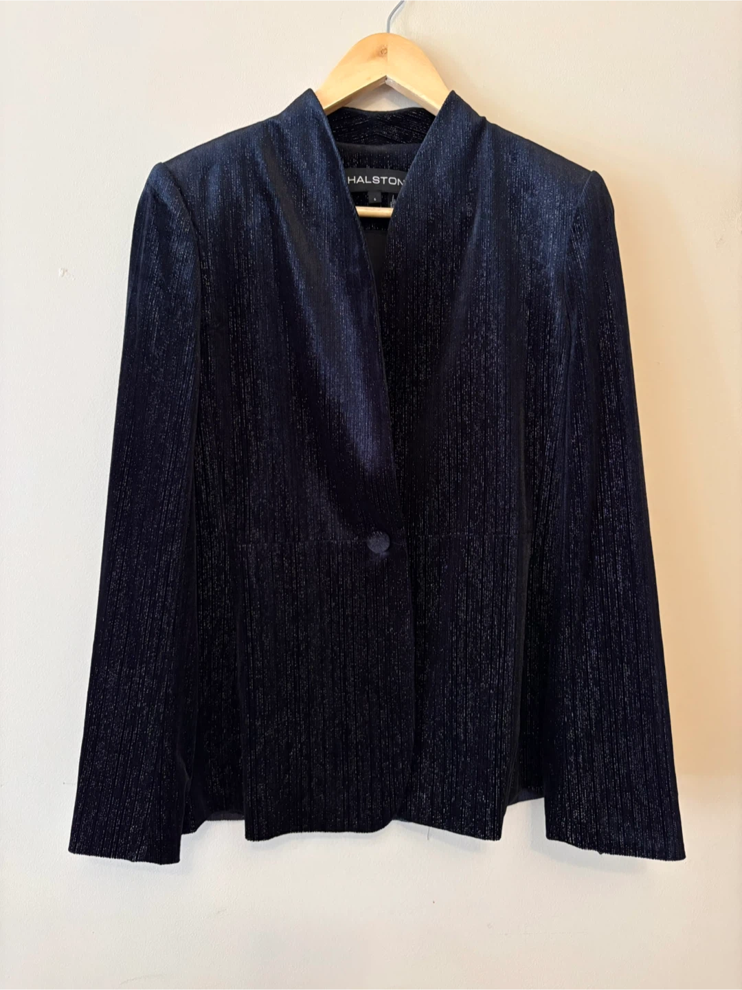 Halston black blazer with metallic texture 🏆