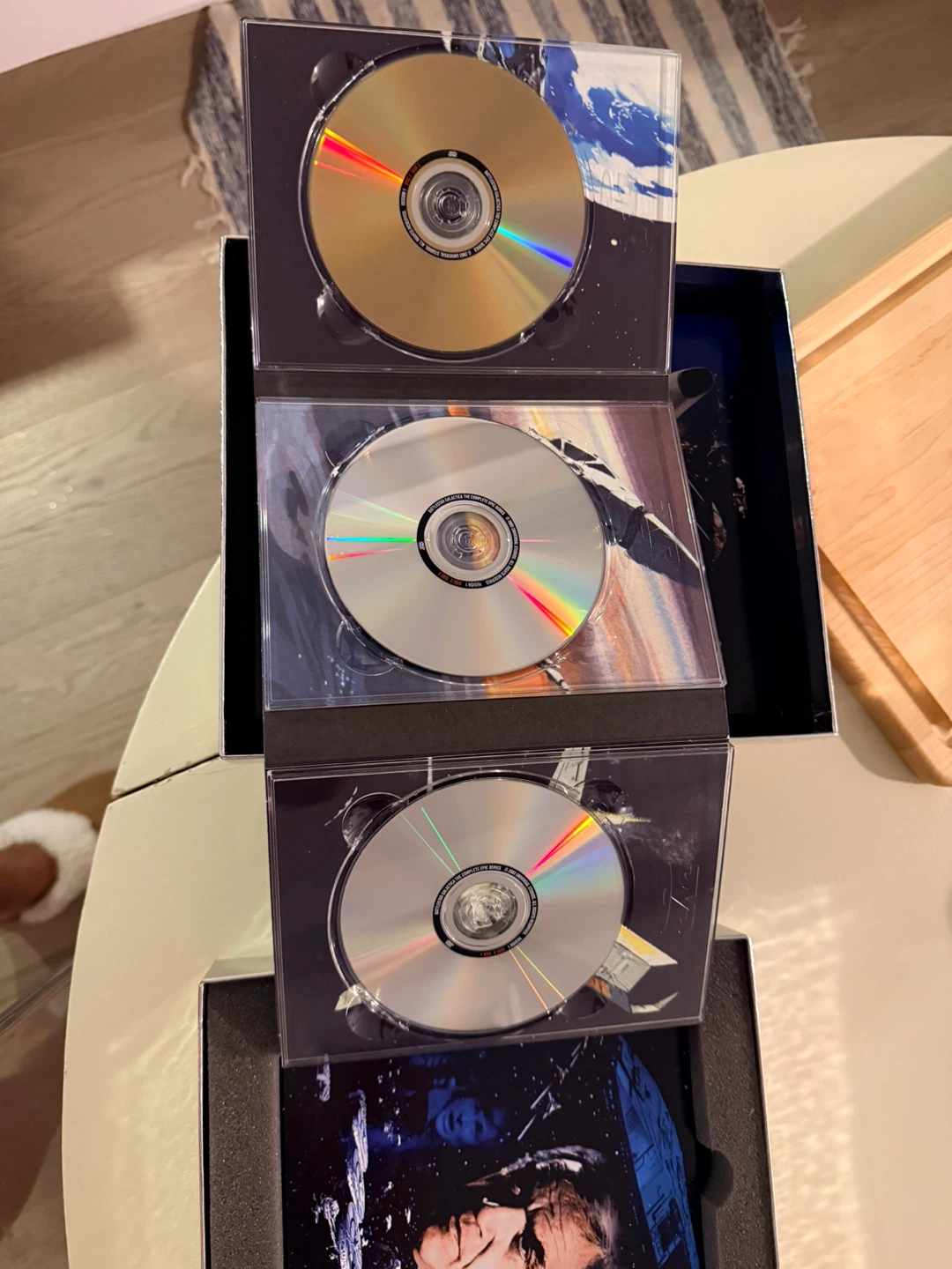 Battlestar  Collector's Book & DVD Set - photo 3