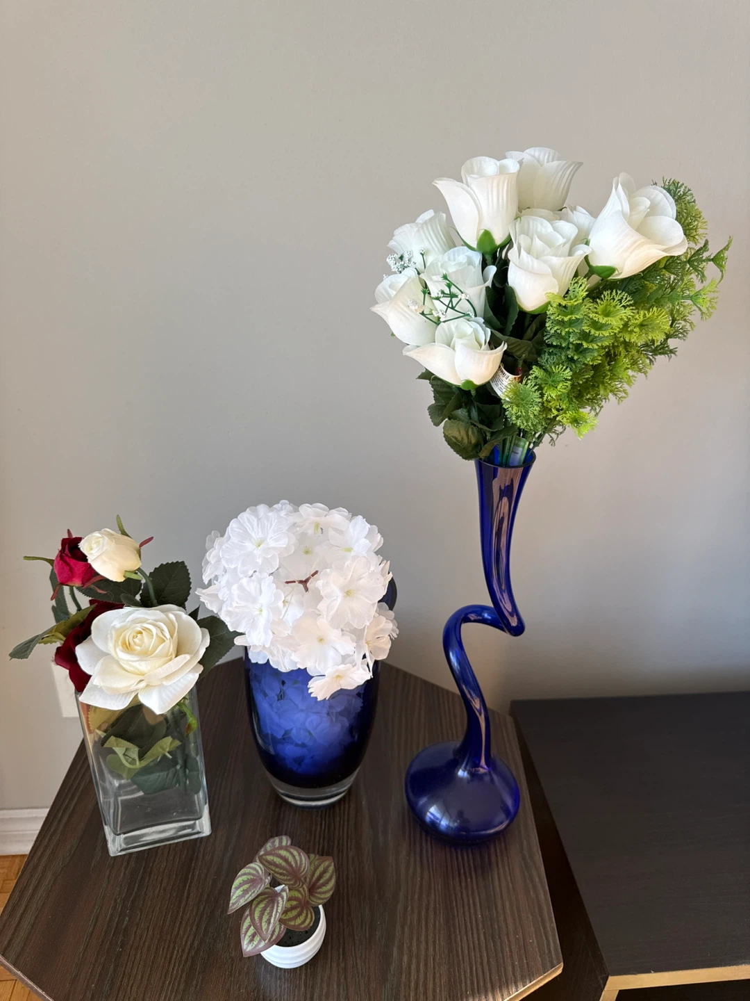 Blue Swirl Vase with White Roses and Greenery - photo 2
