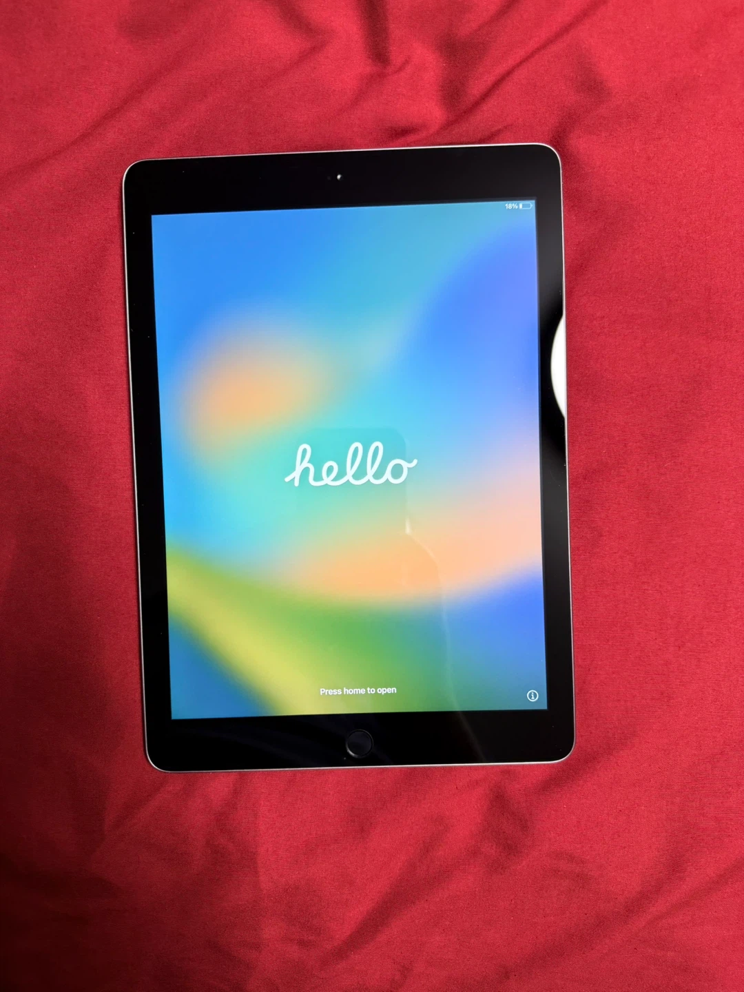 Apple iPad (5th generation) 32 GB with case - photo 2