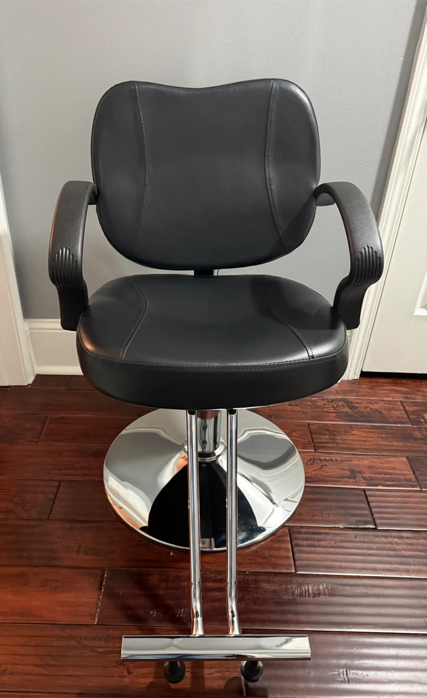 Black Adjustable Salon Chair - photo 4