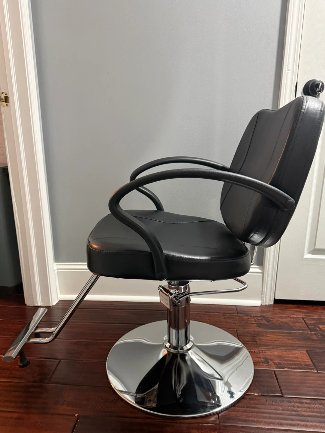 Black Adjustable Salon Chair - photo 2