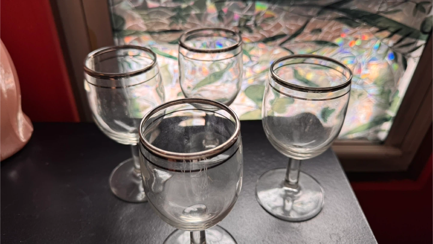 Set of 4 Small Wine Glasses with Silver Rim - photo 2