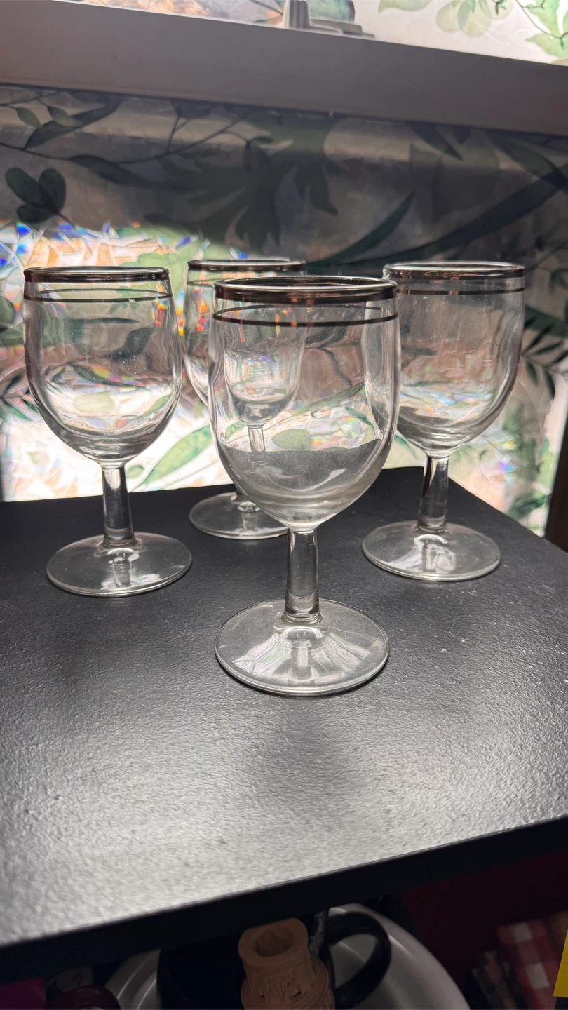 Set of 4 Small Wine Glasses with Silver Rim