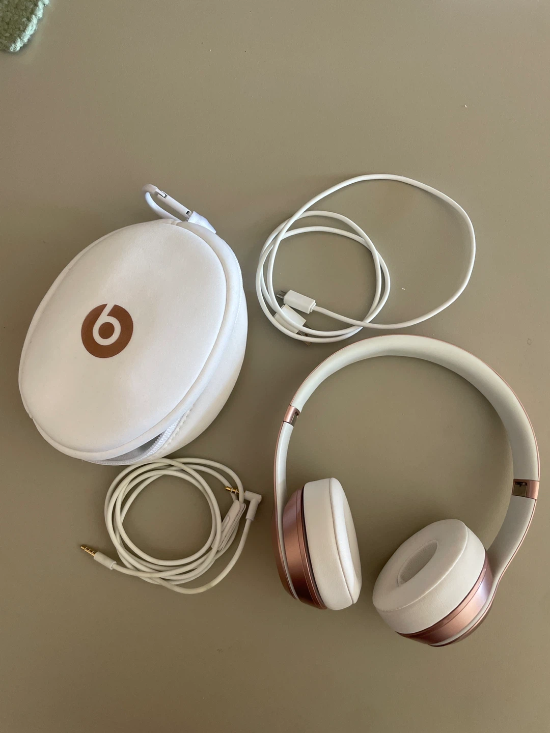 Beats Solo Wireless Headphones Rose Gold