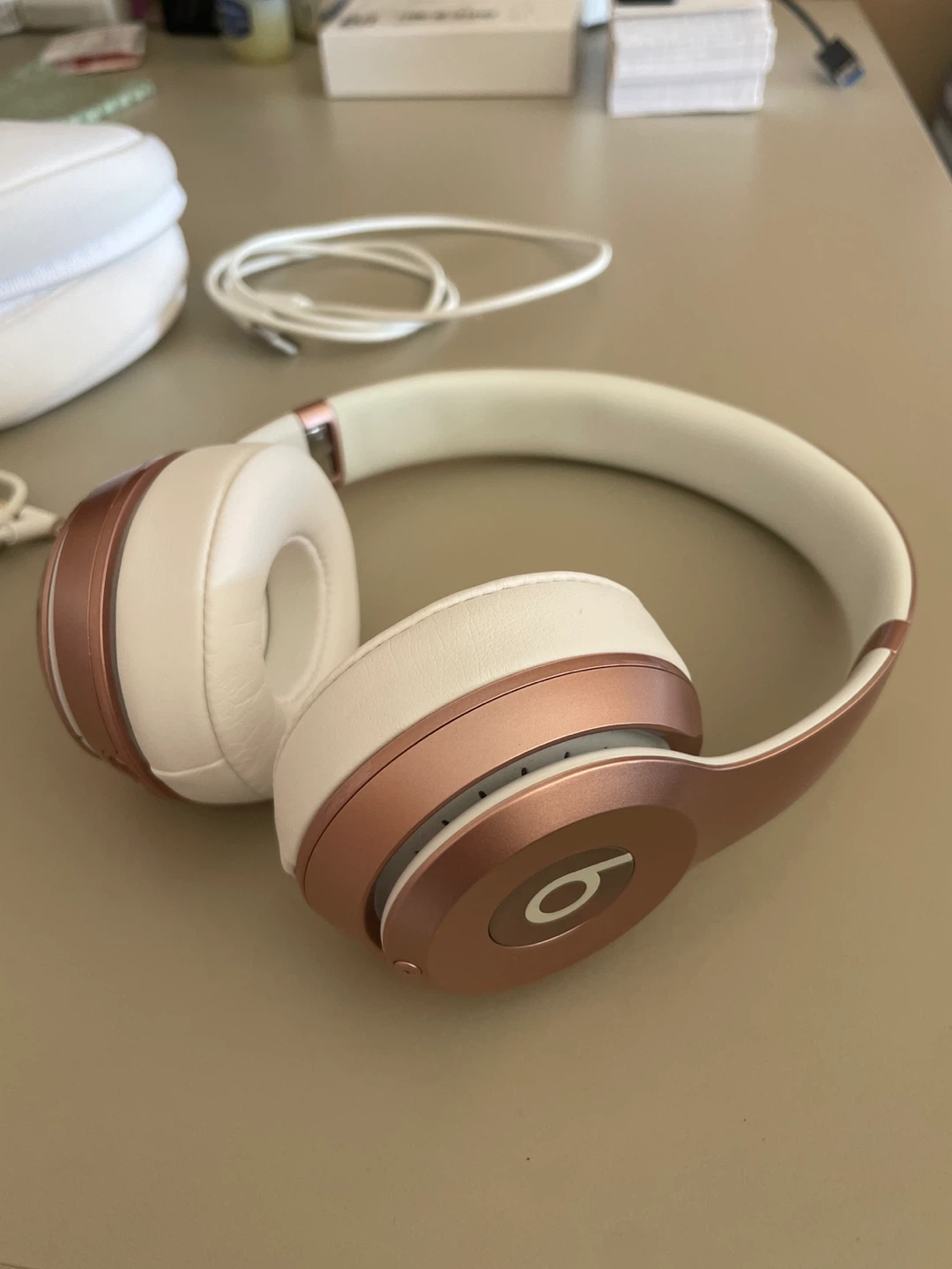 Beats Solo Wireless Headphones Rose Gold - photo 2