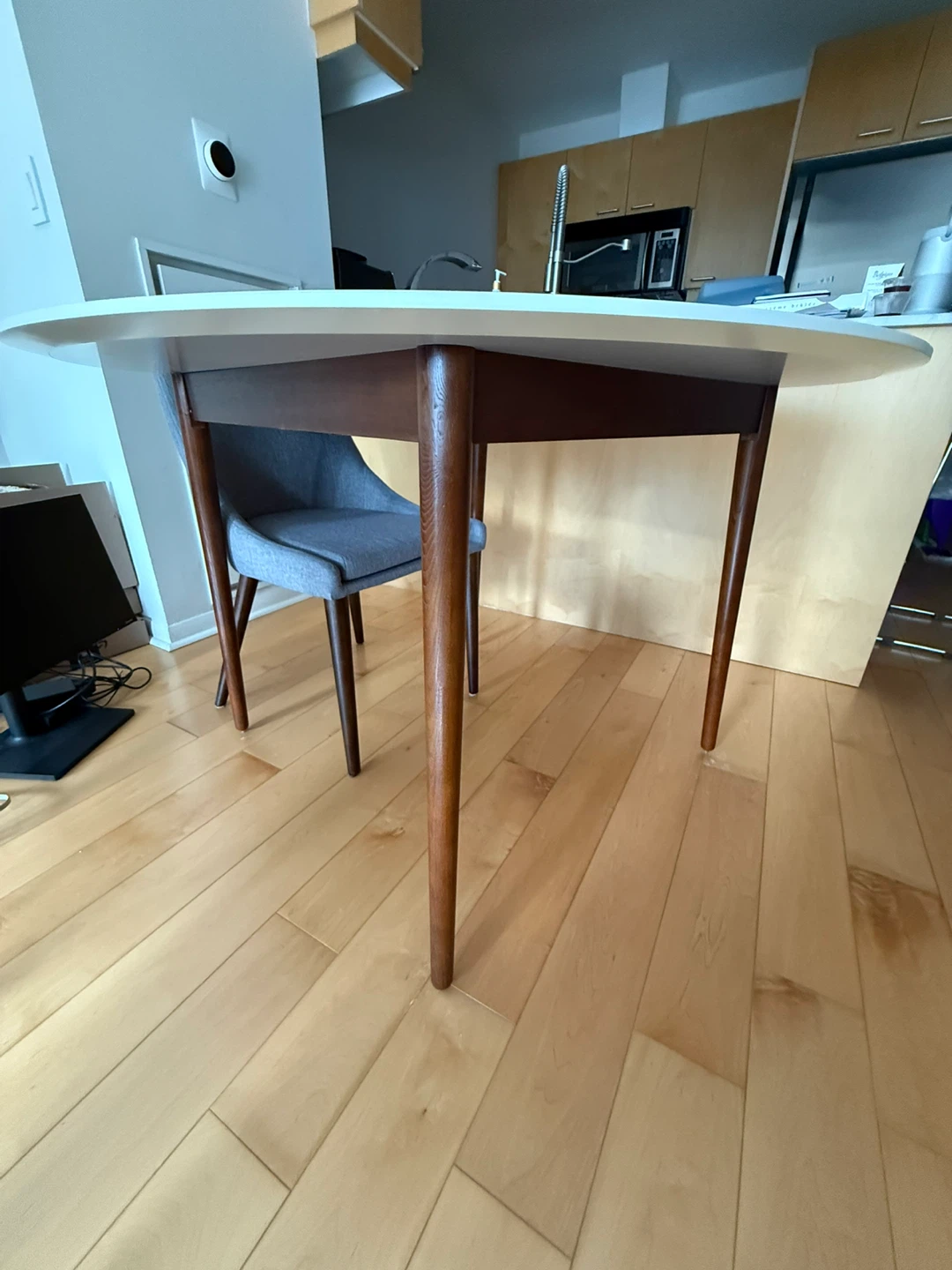 Round Dining Table and 4 Chairs - photo 2