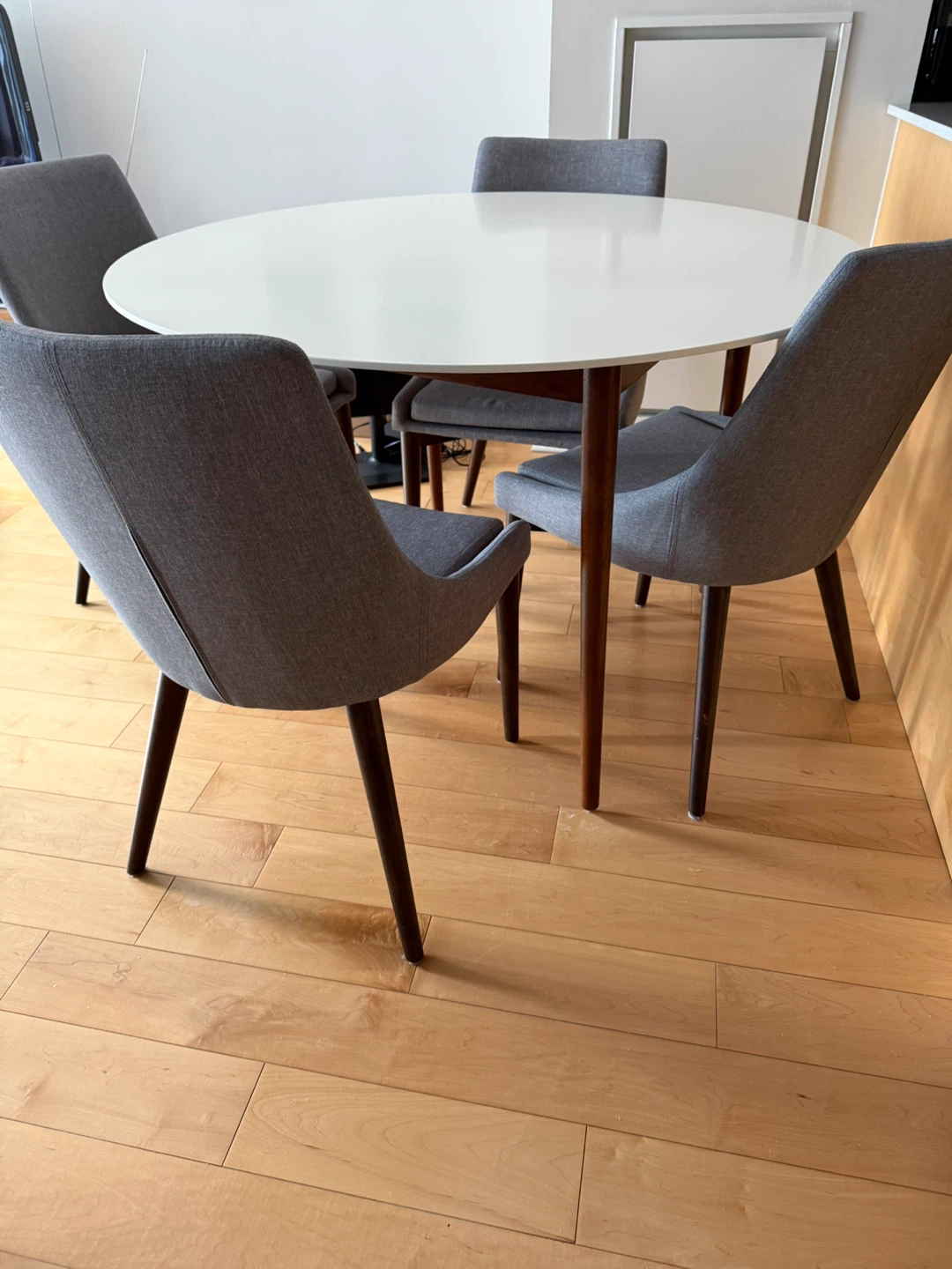 Round Dining Table and 4 Chairs