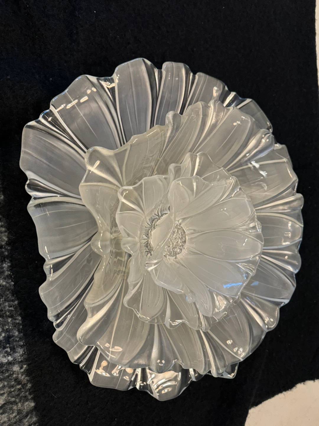 Set of 4 Frosted Glass Flower Dishes - photo 4