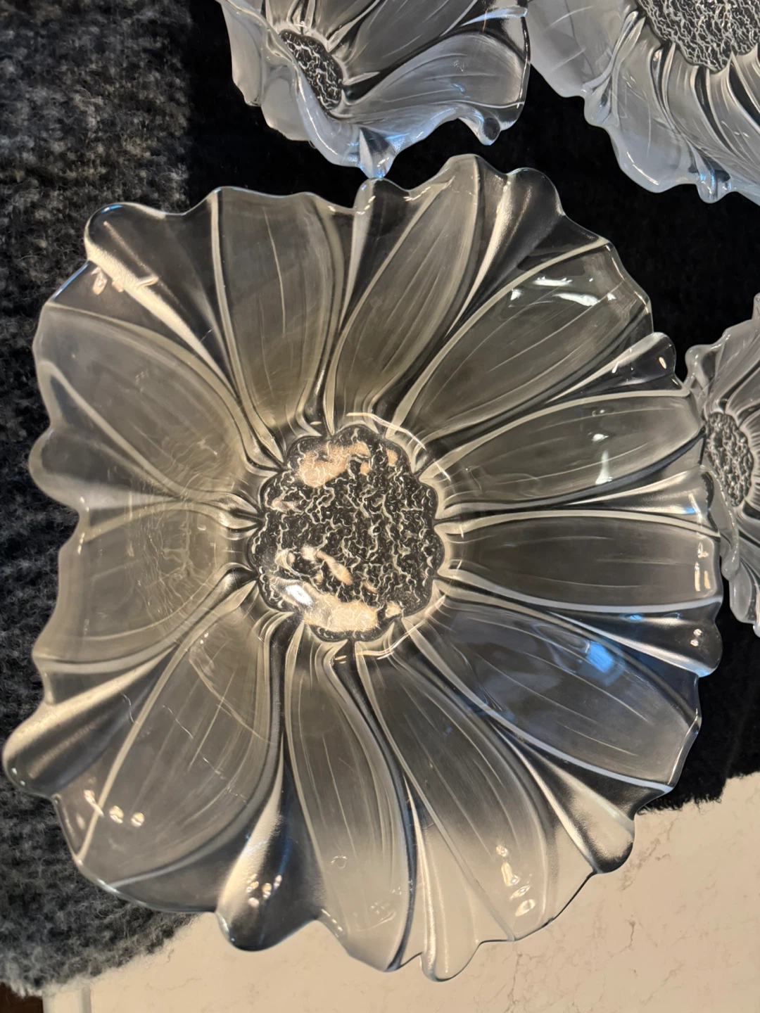 Set of 4 Frosted Glass Flower Dishes - photo 3